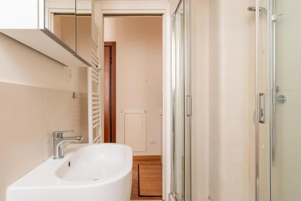 Studio Apartment Brera Milão Exterior foto
